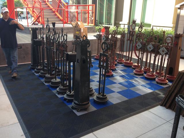 Marvin Avenue Chess Club: sculpture by Hardy Jones